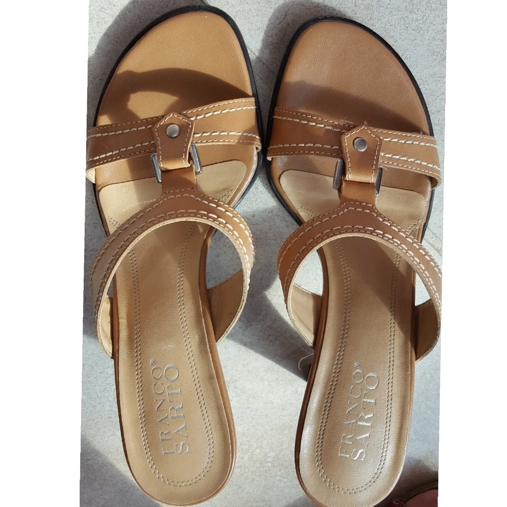 Beige/tan open toe sandal heels